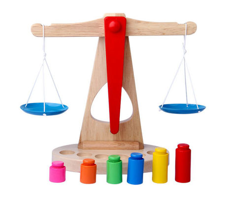Pesatura della scala di legno Toy Montessori Balance Scale dell'equilibrio di 10CM