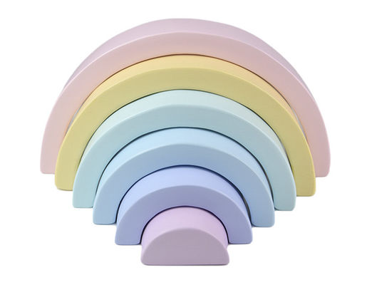 Sette impilatore di legno Toy Jengle Arched dell'arcobaleno di colore 13.5cm
