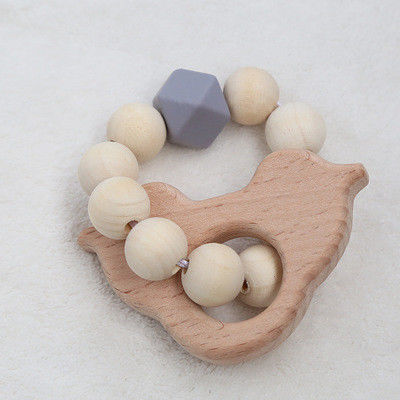 I gioielli lavorano all'uncinetto Ring Personalised Organic Wooden Teethers mettente i denti
