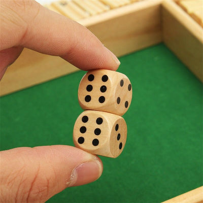 Insieme di scacchi di legno dei pezzi degli scacchi dei bambini 91mm della famiglia dei bambini di legno di attività