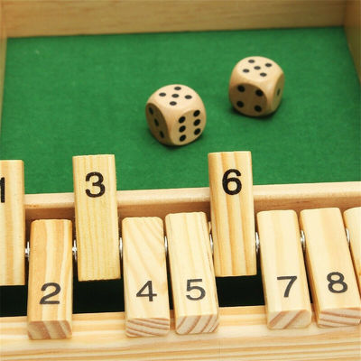 Insieme di scacchi di legno dei pezzi degli scacchi dei bambini 91mm della famiglia dei bambini di legno di attività