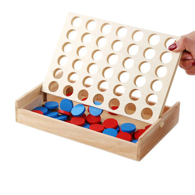 I pezzi degli scacchi di legno 4cm educativi di fila hanno messo il regalo di compleanno dei bambini