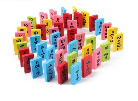 I blocchetti di legno di domino del Basswood 120pc hanno fissato il raduno che costruisce Montessori
