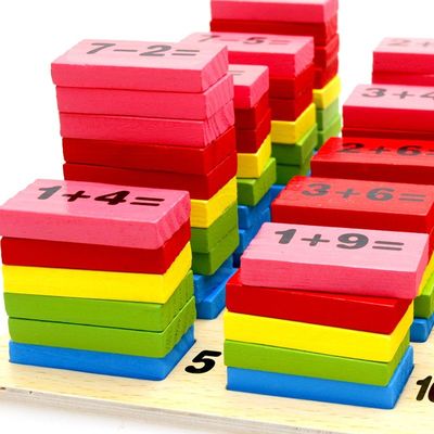 I blocchetti di legno di domino del Basswood 120pc hanno fissato il raduno che costruisce Montessori