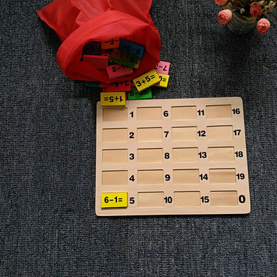 I blocchetti di legno di domino del Basswood 120pc hanno fissato il raduno che costruisce Montessori