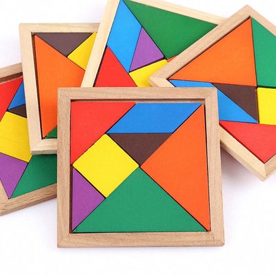 Il bambino di legno del quadrato 11cm Montessori gioca un puzzle di 7 pezzi