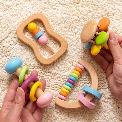 Grado di legno mettere i denti Toy Wooden Rattle Teether Food di Soother 11.6cm di crepitio