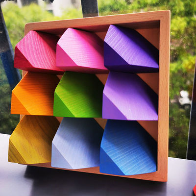 pietra di legno di puzzle di legno del fiore dell'arcobaleno di 2300g 4cm che impila gioco