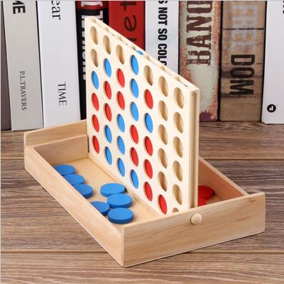 I pezzi degli scacchi di legno 4cm educativi di fila hanno messo il regalo di compleanno dei bambini