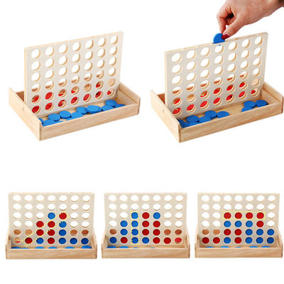 I pezzi degli scacchi di legno 4cm educativi di fila hanno messo il regalo di compleanno dei bambini