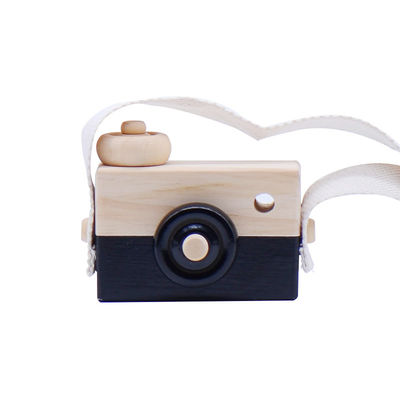 Pendente di legno della macchina fotografica della collana di Montessori del faggio per il bambino