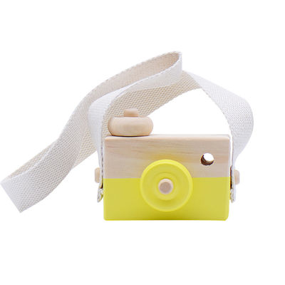 Pendente di legno della macchina fotografica della collana di Montessori del faggio per il bambino