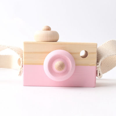 Pendente di legno della macchina fotografica della collana di Montessori del faggio per il bambino