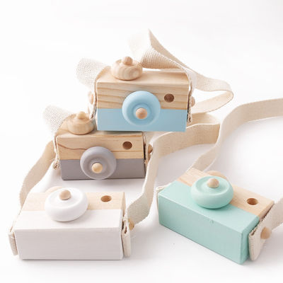 Pendente di legno della macchina fotografica della collana di Montessori del faggio per il bambino