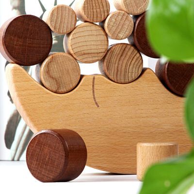 Particelle elementari di legno dell'equilibrio della luna del Montessori dei bambini
