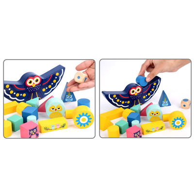 Blocchetti d'equilibratura d'apprendimento in anticipo della luna di legno di Montessori del bambino
