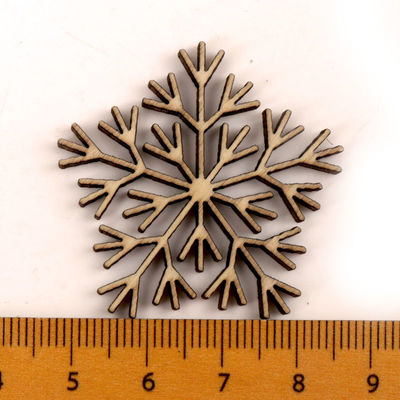 Album per ritagli che dipingono i mestieri di legno fatti a mano del modello del fiocco di neve