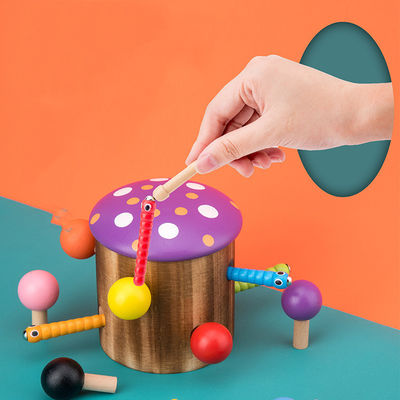 Fermo di legno il gioco del verme per addestramento della coordinazione mano-occhio dei bambini