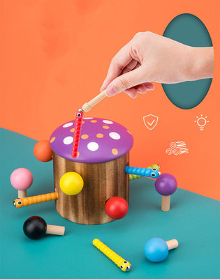Fermo di legno il gioco del verme per addestramento della coordinazione mano-occhio dei bambini