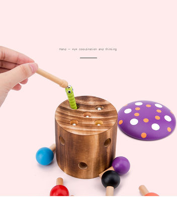 Fermo di legno il gioco del verme per addestramento della coordinazione mano-occhio dei bambini