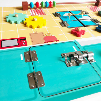 Bordo di legno di attività di Montessori di sviluppo di cognizione dei bambini