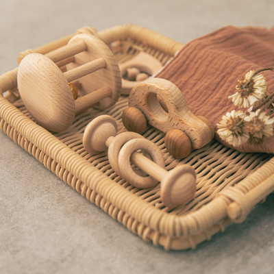 4 pc/bambini dell'insieme gioca il regalo neonato musicale di Teether di crepitio di legno naturale