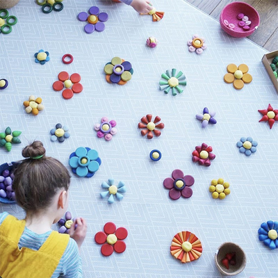 Il bambino che il costruttore di legno ha messo l'arcobaleno di legno nordico blocca il bambino educativo G del bambino dei bambini dei giocattoli di Montessori delle parti sciolte