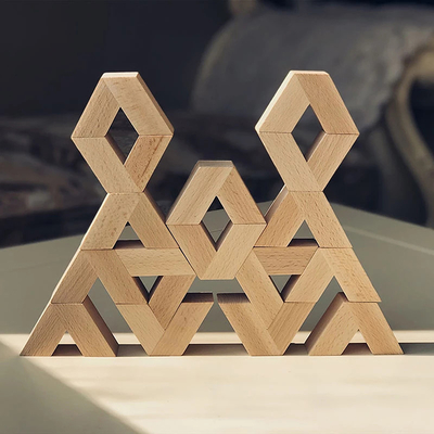 blocchetti d'impilamento educativi di legno di Unpaint Montessori del grande delle particelle elementari 3D di forma di v 16pcs bambino di legno naturale dei giocattoli a