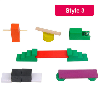 Accessori colorati di legno di domino per i bambini