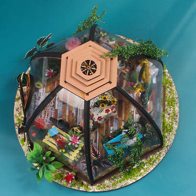 Casa delle bambole miniatura di legno di DIY con la batteria della luce dello strumento di giardinaggio della mobilia LED