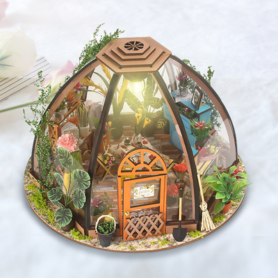 Casa delle bambole miniatura di legno di DIY con la batteria della luce dello strumento di giardinaggio della mobilia LED
