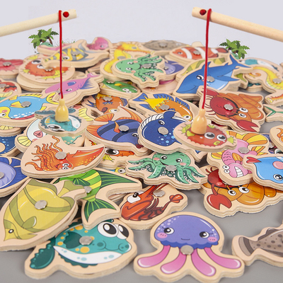 Pescando i giocattoli alfanumerici di legno del gioco per i bambini Montessori presto educativo