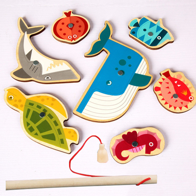 Pescando i giocattoli alfanumerici di legno del gioco per i bambini Montessori presto educativo