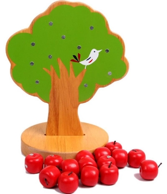 I giocattoli di legno del bambino di Montessori di melo per i bambini selezionano la frutta educativa