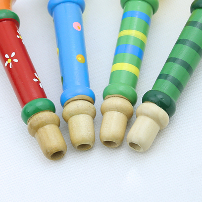 Lo strumento musicale di legno del fischio di Horn del bambino caldo gioca i bambini variopinti
