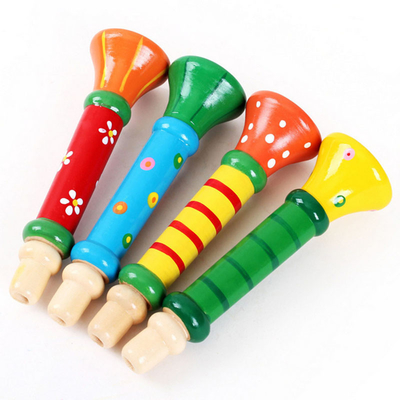 Lo strumento musicale di legno del fischio di Horn del bambino caldo gioca i bambini variopinti