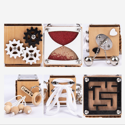 Montessori di legno gioca il cubo occupato per i bambini viaggia educativo