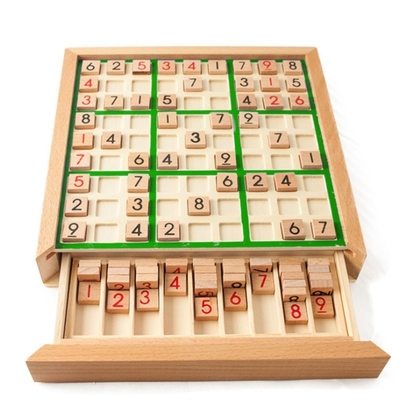 Controllori internazionali del faggio di scacchi di Sudoku dei bambini che piegano la Tabella del gioco