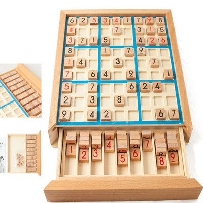 Controllori internazionali del faggio di scacchi di Sudoku dei bambini che piegano la Tabella del gioco