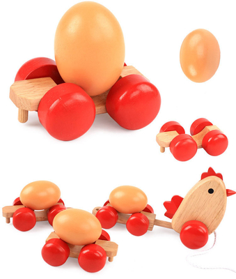 Bambino di legno del genitore di Hen Pulling Egg Driving Train tenuto in mano