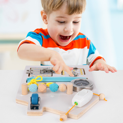 L'addestramento di abilità occupato di legno piegante di vita del bordo di Montessori sblocca