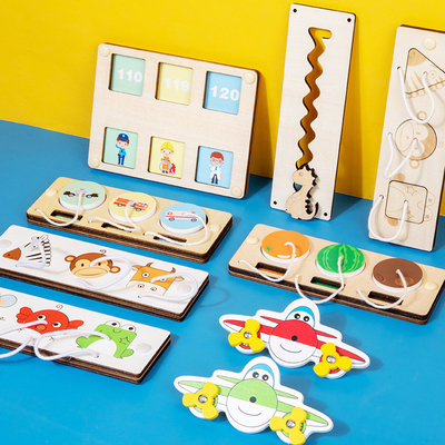 DIY Montessori che abbina apprendimento iniziale del bambino di istruzione del bordo di attività sensoriale