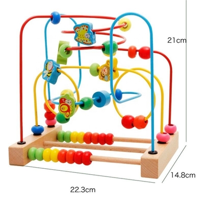 I giocattoli educativi in anticipo di legno circondano il primo sottobicchiere Maze For Kids della perla
