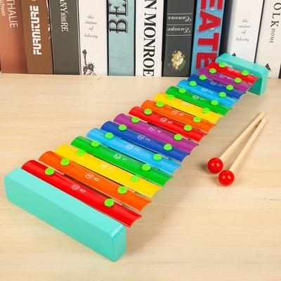 I toni di legno dello xilofono 15 dei bambini battono il piano educativo con 2 magli