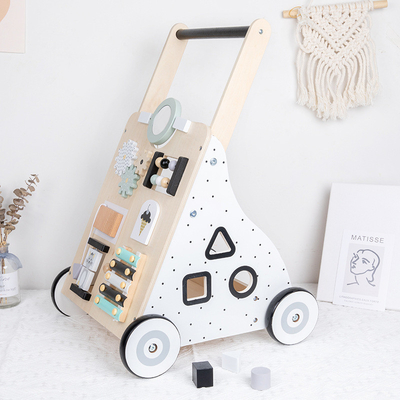 L'apertura conoscitiva colora la simulazione di corrispondenza Walker Toy Montessori occupato