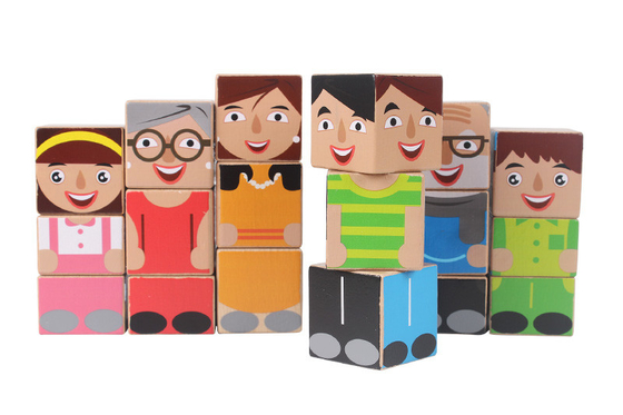La creatura di legno dei giocattoli del bambino blocca la famiglia stabilita dei bambini dei genitori educativa