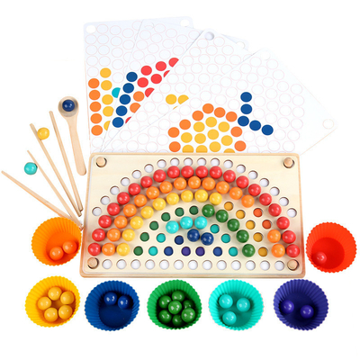 L'arcobaleno nordico di legno borda l'addestramento iniziale dei bastoncini di istruzione di puzzle del gioco