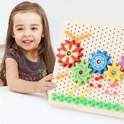 Combinazione dei chiodi dei funghi per tenere puzzle attuale del bordo buon