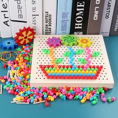 Combinazione dei chiodi dei funghi per tenere puzzle attuale del bordo buon